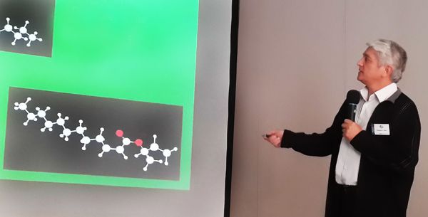 Professor Konstantin Efetov, Head of the Chair of Biological Chemistry at S.I. Georgievsky Medical Academy, delivers a lecture on a sex attractant composition