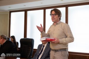 Vernadsky CFU hosts international round table to mark 95th birth anniversary of Ernesto Che Guevara