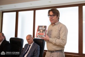 Vernadsky CFU hosts international round table to mark 95th birth anniversary of Ernesto Che Guevara