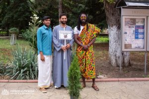 International graduates plant tree on Vernadsky CFU’s Medical Academy campus