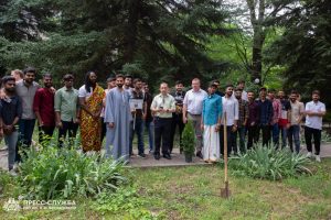 International graduates plant tree on Vernadsky CFU’s Medical Academy campus